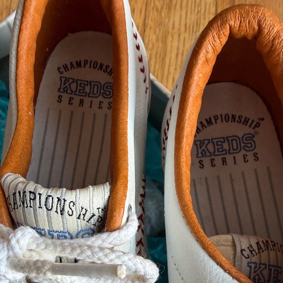 Keds Baseball White Sneakers with Red Stitching! Size 6 PERFECT for Baseball fan - Picture 8 of 8